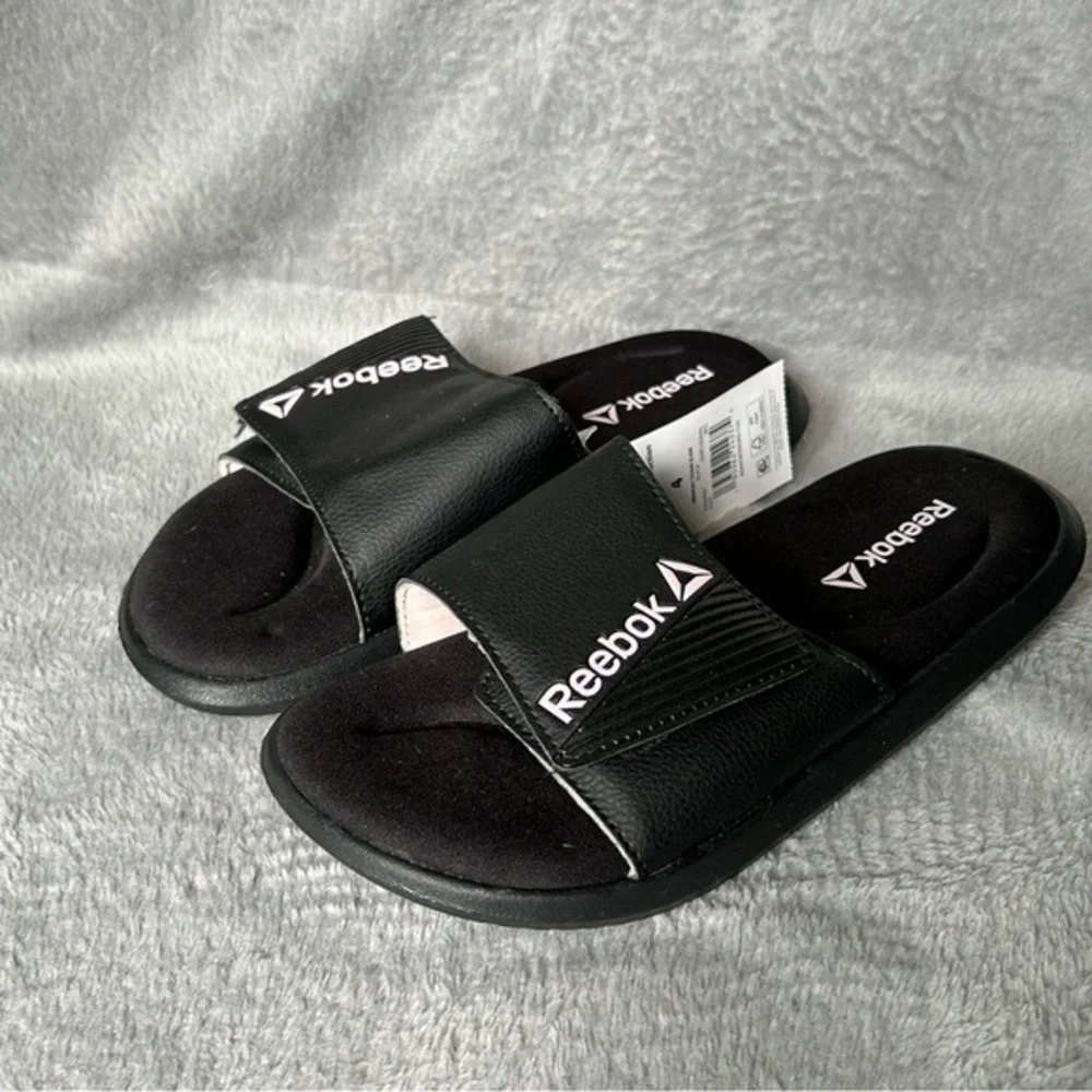 Reebok Slides Girls Size 4 Black‎ Slip On Sandals Memory Foam Lightweight…